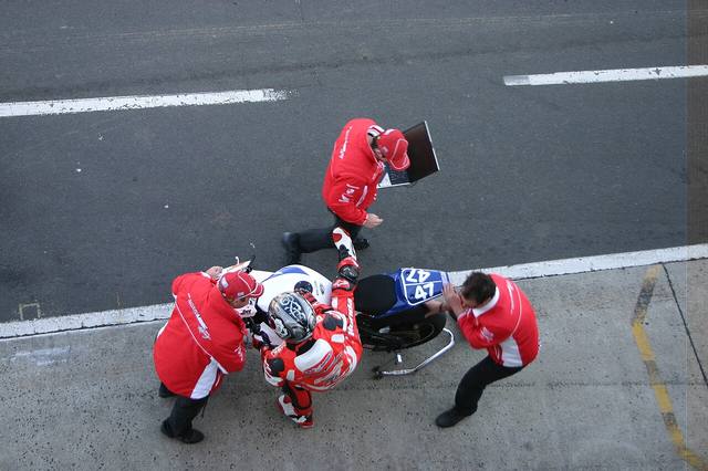 MotoGP战术解析：节奏与空间如何决定走势（国际大赛视角）